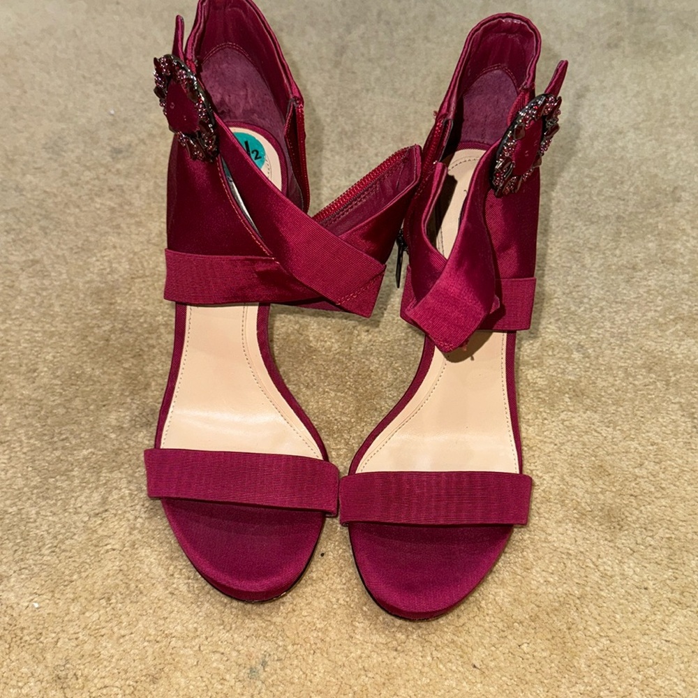 Vince Camuto side gem wine heels